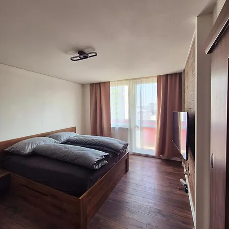 V Centre Mesta Levice,okruzna * Levice